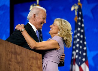 Người vợ được Joe Biden năm lần cầu hôn mới thành công