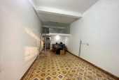Bán căn hộ tập thể Ngọc Lâm, Long Biên DT 30m2 giá 1 tỷ 45 gần trường học, vieu mặt phố hồng tiến