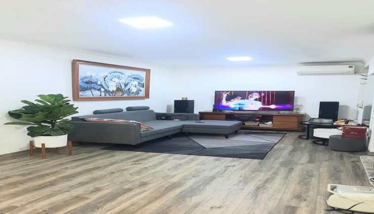 Bán nhà đep nhà phố 8/3 , Hai bà trưng diện tích S 34m2 , 5 Tầng , MT siêu rộng 5 m . Giá TL 4.3Tỷ