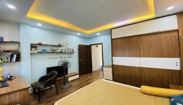 41m 5 Tầng Mặt Tiền 4.5m Nhỉnh 10 Tỷ Phố Hoàng Quốc Việt Cầu Giấy. Phân Lô 3 Thoáng Ô Tô Tránh Dừng Đỗ Ngày Đêm. Vị Trí Đẹp Giao Thông Đi Lại Thuận