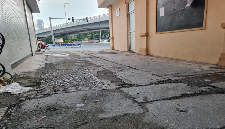 59m 6 Tầng Mặt Tiền 9.5m Nhỉnh 16 Tỷ. Phân Lô Ô Tô Đỗ Cửa Phố Hoàng Quốc Việt Cầu Giấy. Chủ Ngợp Ngân Hàng Nên Cần Bán Nhanh. Vị Trí Đẹp Sổ Nở Hậu.