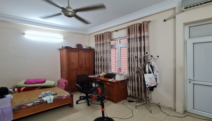 59m 6 Tầng Mặt Tiền 9.5m Nhỉnh 16 Tỷ. Phân Lô Ô Tô Đỗ Cửa Phố Hoàng Quốc Việt Cầu Giấy. Chủ Ngợp Ngân Hàng Nên Cần Bán Nhanh. Vị Trí Đẹp Sổ Nở Hậu.