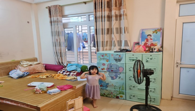 59m 6 Tầng Mặt Tiền 9.5m Nhỉnh 16 Tỷ. Phân Lô Ô Tô Đỗ Cửa Phố Hoàng Quốc Việt Cầu Giấy. Chủ Ngợp Ngân Hàng Nên Cần Bán Nhanh. Vị Trí Đẹp Sổ Nở Hậu.