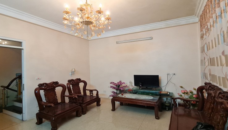 59m 6 Tầng Mặt Tiền 9.5m Nhỉnh 16 Tỷ. Phân Lô Ô Tô Đỗ Cửa Phố Hoàng Quốc Việt Cầu Giấy. Chủ Ngợp Ngân Hàng Nên Cần Bán Nhanh. Vị Trí Đẹp Sổ Nở Hậu.