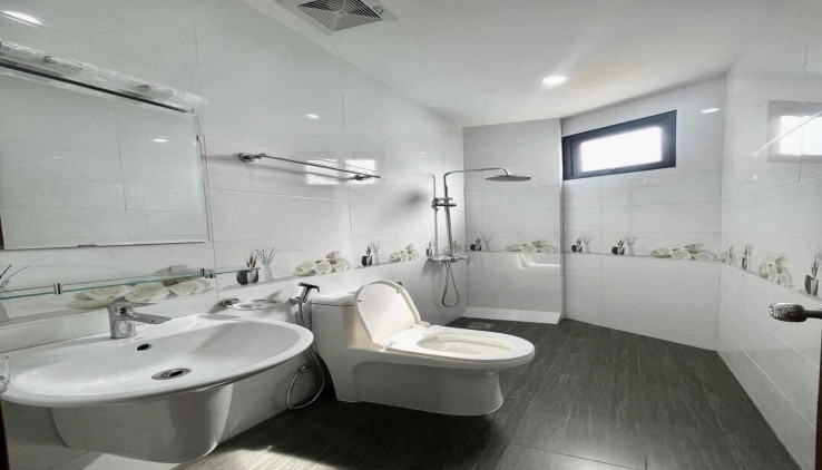 55m 7 Tầng Mặt Tiền 6.5m Nhỉnh 13 Tỷ 1 Nhà Ra Phố Nguyễn Khang. Ô Tô Tải Đỗ Cửa. Kinh Doanh Sầm Uất. Vị Trí Kim Cương. Chủ Thiện Chí Cần Bán Nhanh.