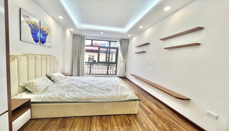 135m Nhỉnh 10 Tỷ Phố Hoàng Quốc Việt Cầu Giấy. Vài Bước Chân Ra Ô Tô Tránh. Cạnh Nhiều Trường Đại Học. Khu Dân Trí Cao An Ninh Tốt.Chủ Cần Bán Nhanh.