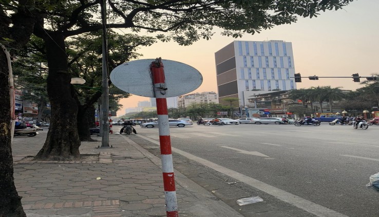 105m Nhỉnh 16 Tỷ Mặt Phố Hoàng Quốc Việt Cầu Giấy. Vỉa Hè Đá Bóng Kinh Doanh Siêu Đỉnh. Xây Căn Hộ Hay Tòa Văn Phòng Đầu Tư Chắc Thắng. Chủ Cần Bán