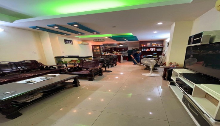 Nhà bán hẻm xe hơi , Quận 1, 4 x 11m, gần Phó Đức Chính, 4 tầng, giá 15,5 tỉ