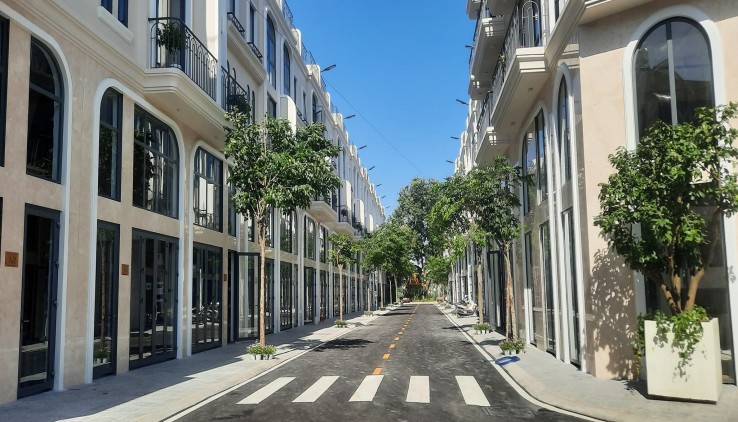 Bán nhà phố thương mại liền kề, khu sầm uất Sen Vàng Town
