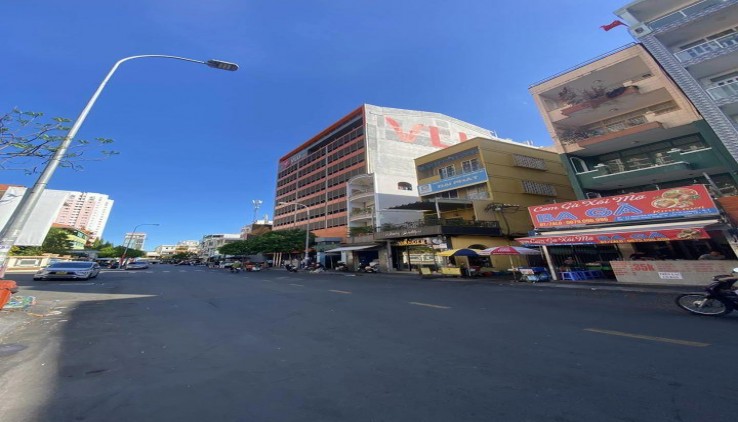 Nhà ngay ĐH Văn Lang cơ sở 1, Q1, 8m ra mặt tiền, 3 x 6m, 2 tầng, nhà mới, giá 2,6 tỉ