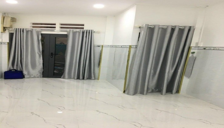 Nhà ngay ĐH Văn Lang cơ sở 1, Q1, 8m ra mặt tiền, 3 x 6m, 2 tầng, nhà mới, giá 2,6 tỉ