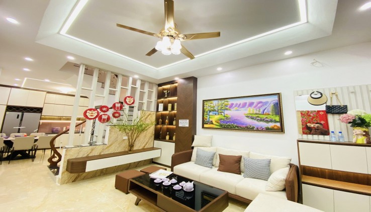 Bán nhà đep nhà phố 8/3 , Hai bà trưng diện tích S 34m2 , 5 Tầng , MT siêu rộng 5 m . Giá TL 4.3Tỷ
