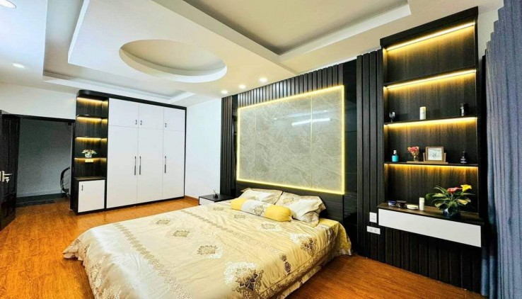 NHÀ ĐẸP TRỊNH ĐÌNH CỬU - FULL NỘI THẤT - NGÕ ĐẸP - TIỆN ÍCH NGẬP TRÀN - SỔ VUÔNG ĐÉT