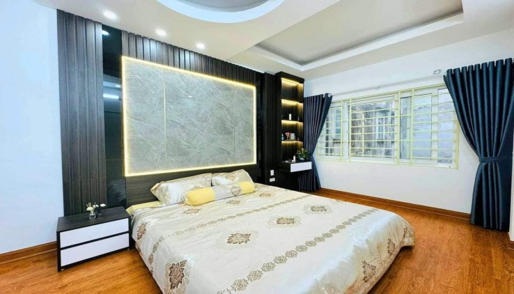 NHÀ ĐẸP TRỊNH ĐÌNH CỬU - FULL NỘI THẤT - NGÕ ĐẸP - TIỆN ÍCH NGẬP TRÀN - SỔ VUÔNG ĐÉT