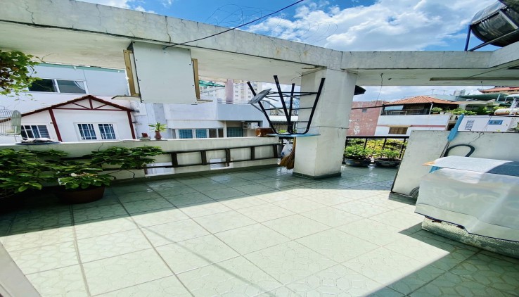 Bán nhà quận 10, đường Nguyễn Chí Thanh, 35m2, 4 tầng, sát mặt tiền, 5.8 tỷ
