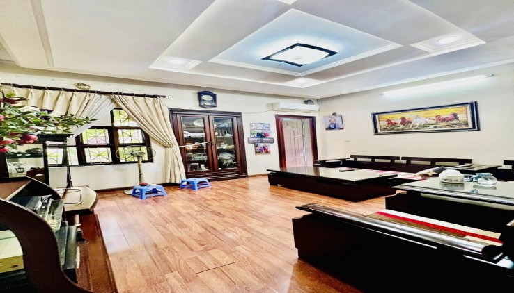Bán Nhà Mặt Phố Tô Hiệu Quận Cầu Giấy. Sổ 115m Thực Tế 200m Mặt Tiền 7.2m Nhỉnh 48 Tỷ. Cam Kết Ảnh Thật Mô Tả Chính Xác. Chủ Muốn Bán Nhanh Lo Việc