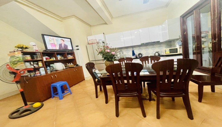 Bán Nhà Mặt Phố Tô Hiệu Quận Cầu Giấy. Sổ 115m Thực Tế 200m Mặt Tiền 7.2m Nhỉnh 48 Tỷ. Cam Kết Ảnh Thật Mô Tả Chính Xác. Chủ Muốn Bán Nhanh Lo Việc
