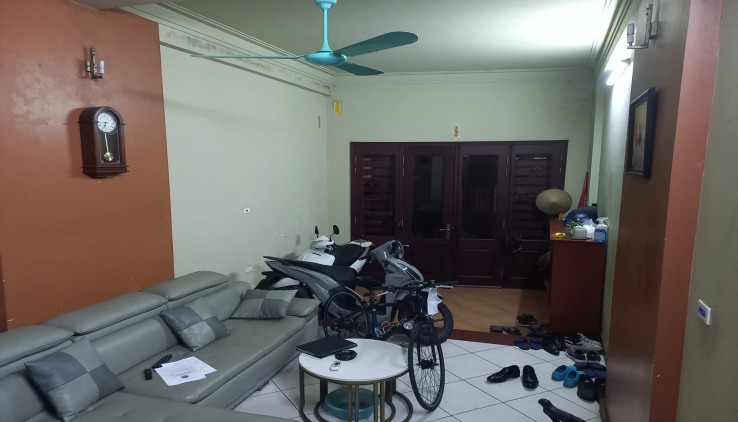 Bán Nhà Phố Hoàng Quốc Việt Quận Cầu Giấy. 195m Mặt Tiền 7,3m Nhỉnh 23 Tỷ. Cam Kết Ảnh Thật Mô Tả Chính Xác. Chủ Cần Thanh Khoản Nhanh Chia Tiền Cho