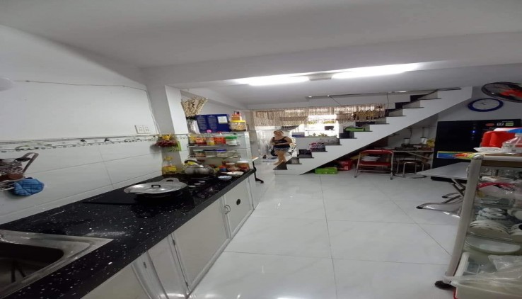 NHÀ TRẦN XUÂN SOẠN, QUẬN 7… 3 TẦNG, NỘI THẤT ĐẸP, HẺM XE HƠI, CHỈ 4 TỶ