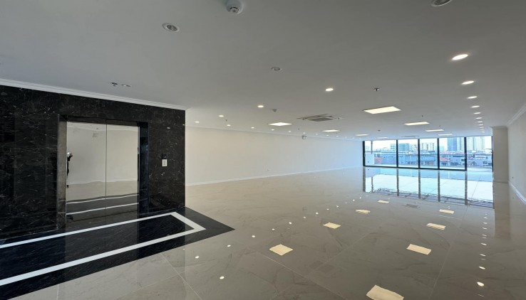 Bán Tòa Văn Phòng, Phố Lê Trọng Tấn195m x 10T, Mt 7.2m. Giá 98 tỷ.