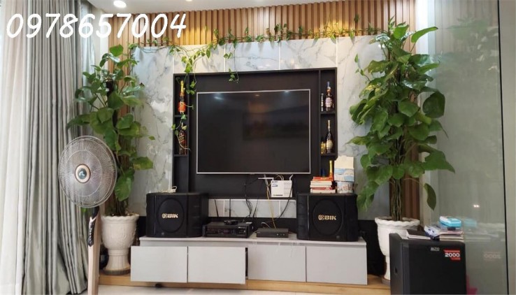 Bán nhà HXH Bạch Đằng, 50m2, trệt lầu, giá chỉ 10.4 tỷ. Cách sân bay TSN 300m