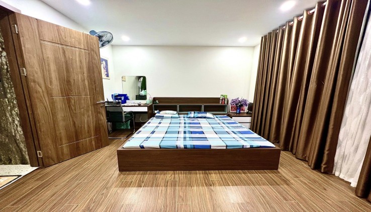 Bán nhà ngõ 4 Phương Mai, 2 mặt ngõ,  ô tô tránh, gần hồ, nhà đẹp, 45m, mt 4m. 11.6 tỷ
