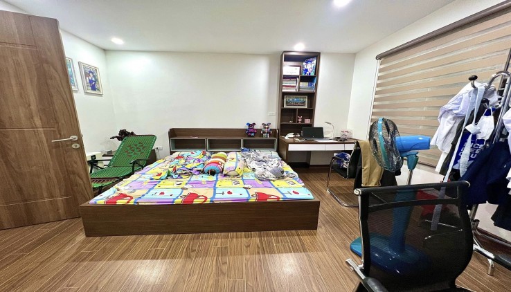 Bán nhà ngõ 4 Phương Mai, 2 mặt ngõ,  ô tô tránh, gần hồ, nhà đẹp, 45m, mt 4m. 11.6 tỷ