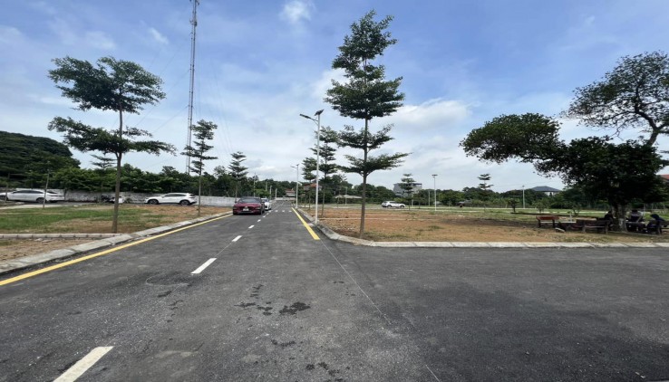 BÁN NHANH LÔ GÓC 2 MẶT TIỀN SAU TRƯỜNG HỌC HÒA LẠC 9XX-0973851566