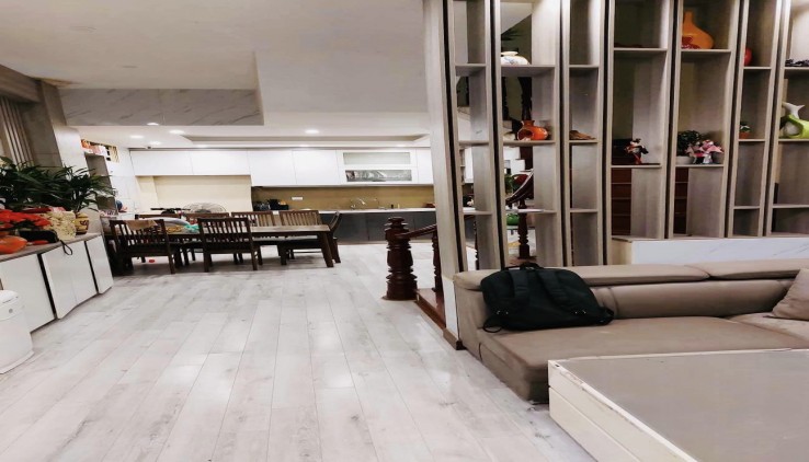 Nhỉnh 6 tỷ nhà Thịnh Quang, Đống Đa, 45m2, 5 tầng, nội thất đẹp, ngõ rộng, gần phố