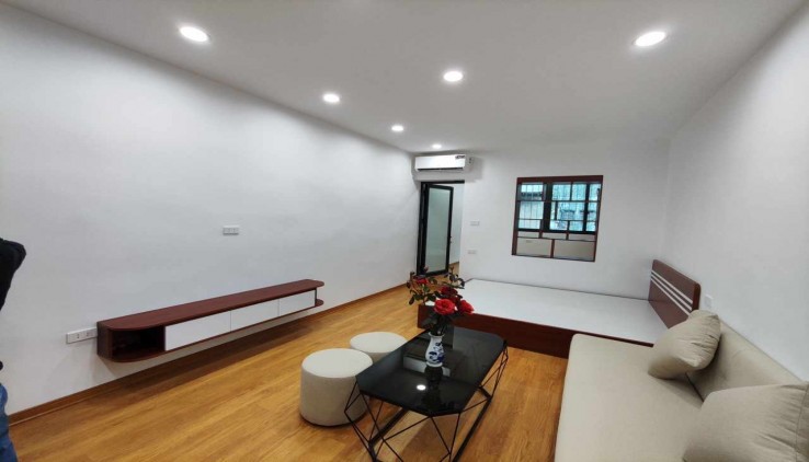BÁN NHÀ ĐẸP Ở NGAY CẦU GIẤY DƯƠNG QUẢNG HÀM 42M 5T MT4,2M. 2 THOÁNG, NGÕ 3 GÁC. 6.6 TỶ