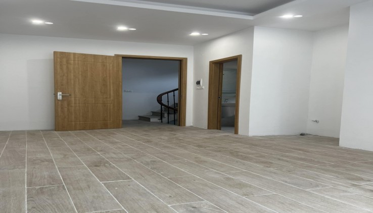 CHO THUÊ NHÀ NGÕ THỊNH HÀO 1, 6 TẦNG, DT SÀN 25M2 - CÓ THANG MÁY - Ở, VP, KD CÁC MÔ HÌNH ĐỀU ĐỈNH, GIÁ 20 TRIỆU/THÁNG LH ngay 0936397767