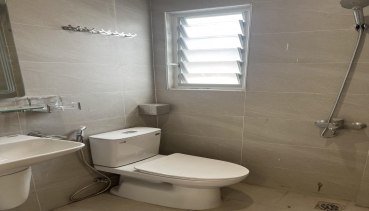 CHO THUÊ NHÀ NGÕ THỊNH HÀO 1, 6 TẦNG, DT SÀN 25M2 - CÓ THANG MÁY - Ở, VP, KD CÁC MÔ HÌNH ĐỀU ĐỈNH, GIÁ 20 TRIỆU/THÁNG LH ngay 0936397767