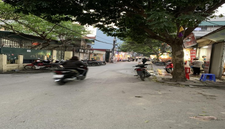 BÁN NHÀ THỊ TRẤN TRÂU QUỲ 65m2, NGÕ Ô TÔ,4.6 TỶ, ĐANG CHO THUÊ 15tr 1 THÁNG