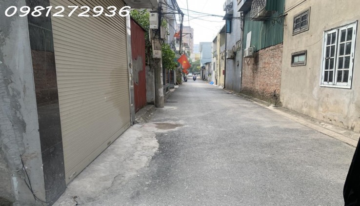 Bán đất tặng nhà tại Việt Hưng Long Biên Hà Nội diện tích 45m , mặt tiền 4 m, 3,5 tầng , 4 phòng ngủ  , ôtô tránh , kinh doanh thuận lợi , gần chợ ,