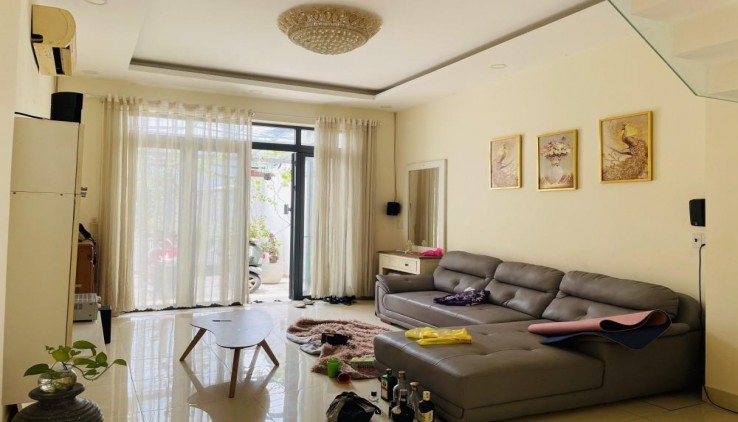 LÊ ĐỨC THỌ - P15 - ĐƯỜNG NHỰA 10M THÔNG KINH DOANH - NHÀ ĐẸP 3 TẦNG - 100M2 - 4x25m - CHỦ NGỘP NGÂN HÀNG GIẢM GẤP 9,5 TỶ XUỐNG 8,2 TỶ. CHỐT.