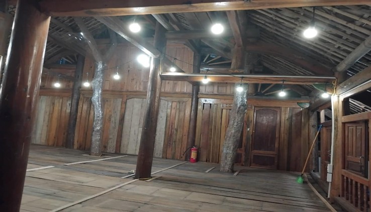 Cho thuê nhà sàn gỗ 3 gian tại ngõ oto Khuất Duy Tiến, 93m2, 17 triệu/tháng, kinh doanh đỉnh 0934688687