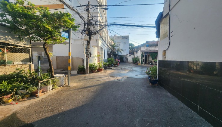 QUANG TRUNG - HXH - NHÀ ĐẸP 4 TÂNG Ở NGAY.40m2 ( 3.6 x 11 )  5.75 tỷ. P10. Gò Vấp.
