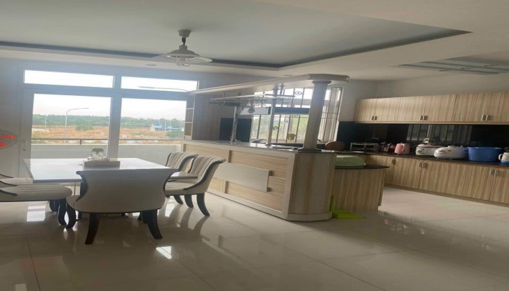 Cần bán nhà phố 3 lầu tại trung tâm TP Bình Dương giá chỉ 5 tỷ.