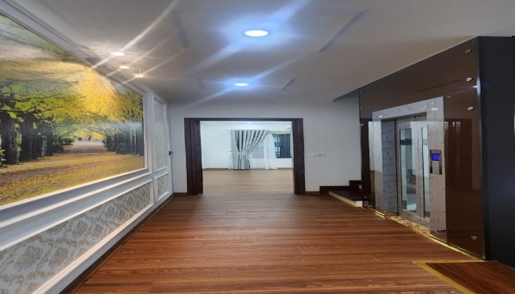 PHÂN LÔ - VỈA HÈ - Ô TÔ - KINH DOANH Trần Quốc Hoàn 55m2 5 tầng 4m mặt tiền giá chào 19 tỷ - nhà mới - thang máy - kinh doanh vp