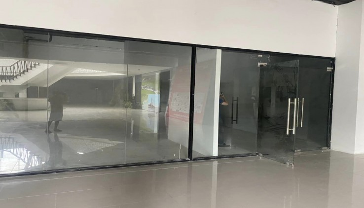 Cho thuê MBKD tầng hầm khu chung cư mặt phố Nghiêm Xuân Yêm - 2400 m2  - Giá 185 Triệu (130-150k/m2)