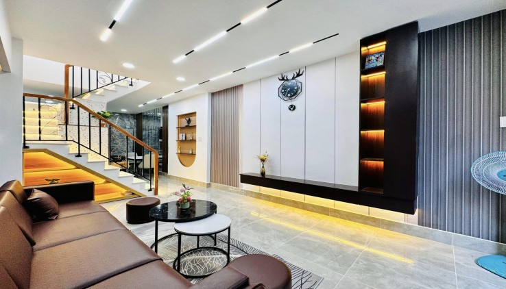 NHÀ 2 TẦNG FULL NỘI THẤT CAO CÂP - ĐS8 - P11 - GÒ VẤP. 30M2 - HOÀN CÔNG ĐỦ - GIÁ CHỈ 4 TỶ.