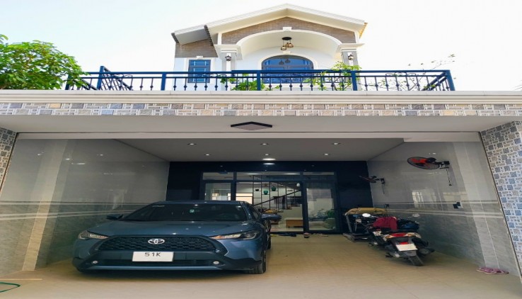BÁN NHÀ  GIÁ TỐT 115m2, 3 TẦNG, LÃ XUÂN OAI, QUẬN 9 - GIÁ 6.x TỶ
