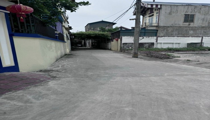 Cần bán 38,9m2, tk4, đất tại trung tâm thị trấn chúc sơn, giá nhỉnh 1 tỷ.