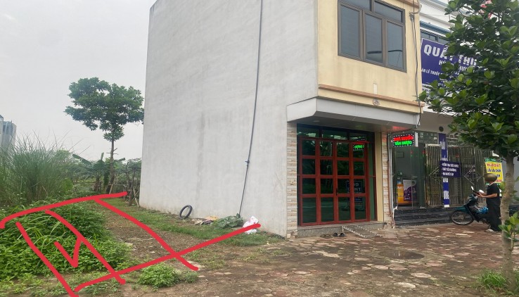 CC bán lô đất Đồng Tía, Chúc Sơn, 30m2, 2.x tỷ, tk1, nằm ở vị trí đắc địa, vỉa hè 5m và đường rộng mênh mông, Kd bất chấp.