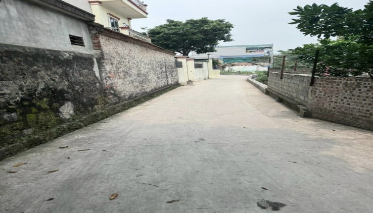 Cần bán 38,9m2, tk4, đất tại trung tâm thị trấn chúc sơn, giá nhỉnh 1 tỷ.