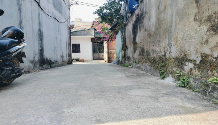 CC gửi bán Đất 74.5m2, mt 5m, tk2, full thổ cư, Xóm Xá, Chúc Sơn, giá 2.x tỷ (x tiểu học).