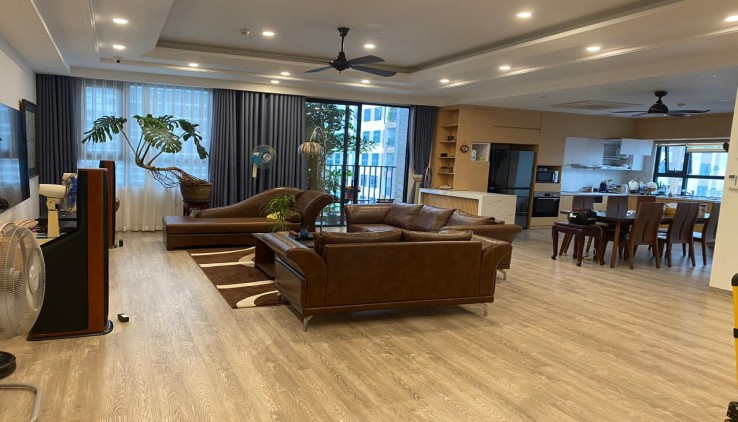 BÁN CĂN HỘ CHUNG CƯ CAO CẤP ROYALCITY  115M2,3 PHÒNG NGỦ,  NỘI THẤT CAO CẤP, 8.4  TỶ