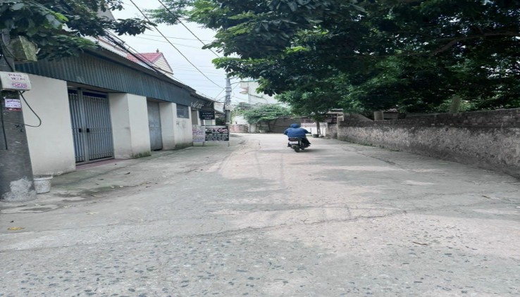 Cần bán 38,9m2, tk4, đất tại trung tâm thị trấn chúc sơn, giá nhỉnh 1 tỷ.