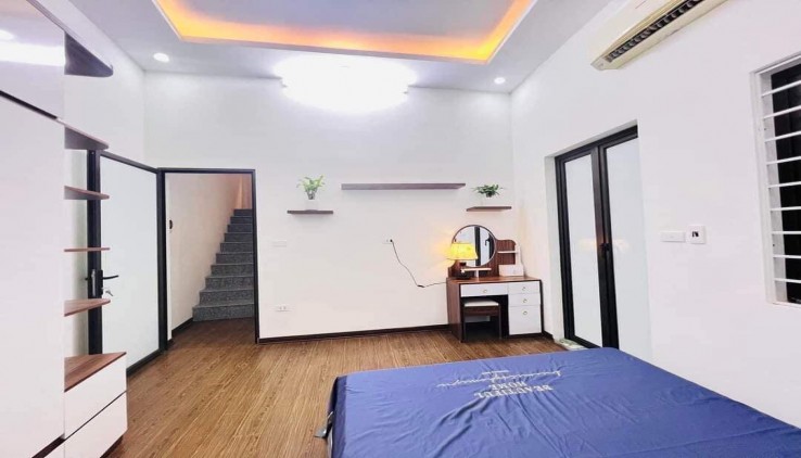 Bán Nhà  45 Trần Thái Tông 40m 5T MT12.7 Giá 9.35 tỷ Cầu Giấy