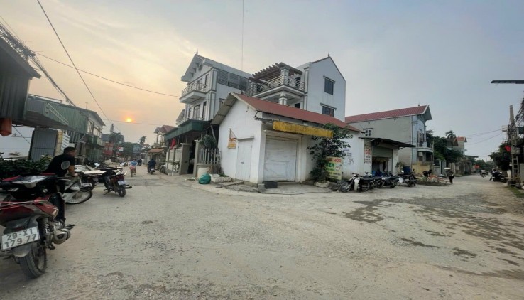 Đất 63.6m2, 2.x tỷ (x nho nhỏ), tk4, mặt đường kinh doanh trung tâm xã Phú Nghĩa Chương Mỹ
